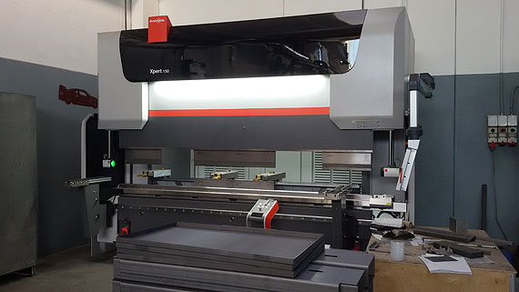 Macchina per piegatura cnc delle lamiere
